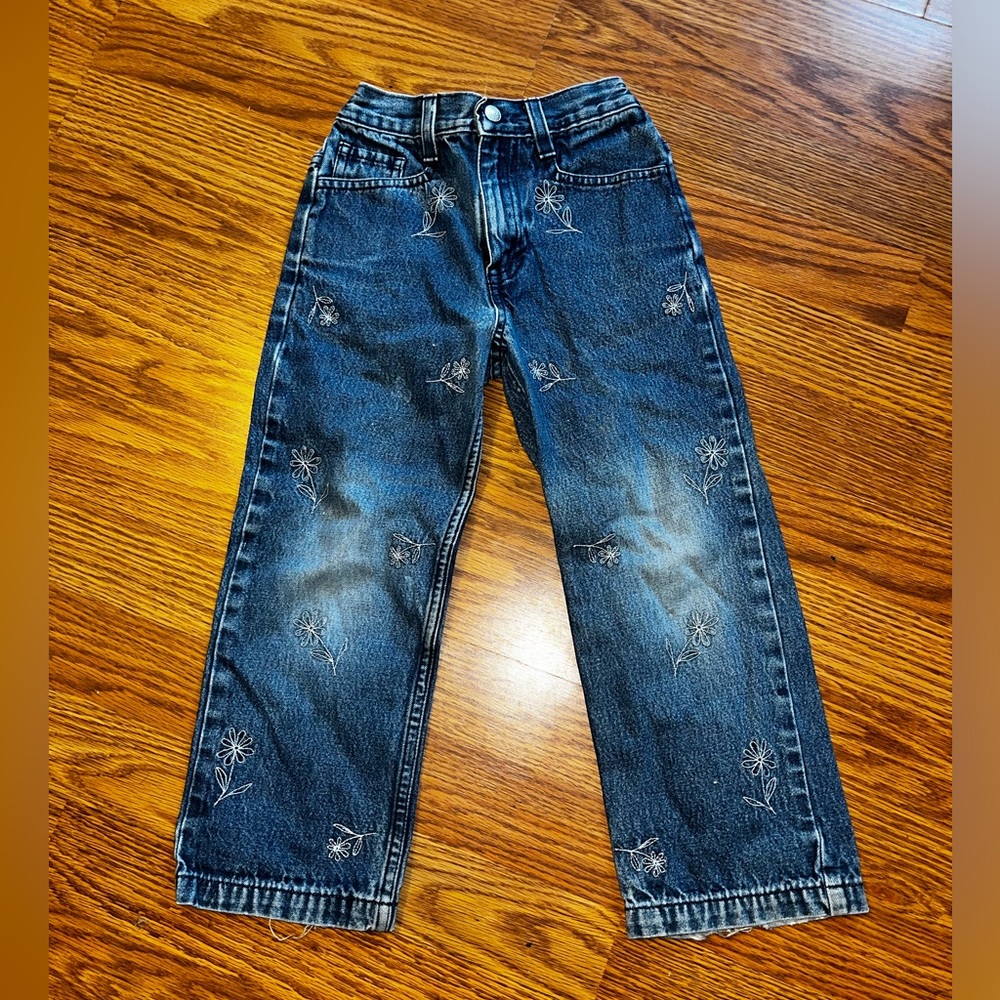 Vintage girls embroidered size 5 Levi’s denim